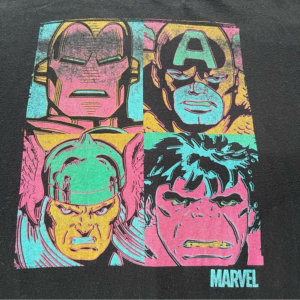 Marvel Comics Tee with Captain America, Iron Man, Hulk and Thor Size XL